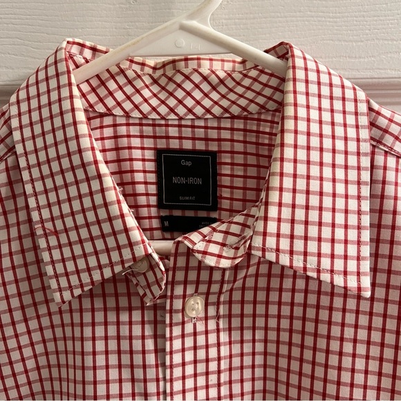 Men’s Non-Iron Slim Fit Checkered Red and White Dress Shirt Size Medium - Picture 3 of 6